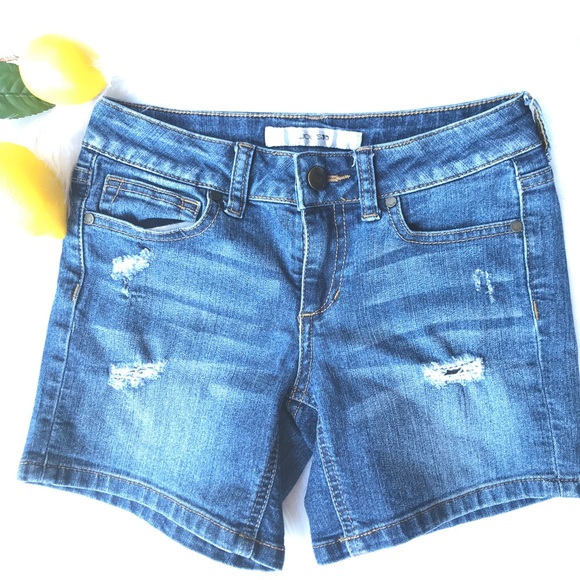 🍋Joe’s Jeans Ripped denim shorts - Picture 3 of 6
